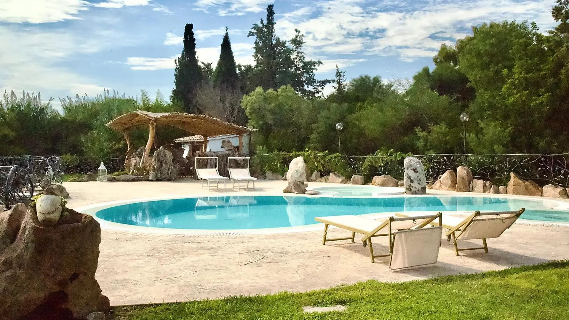 Sweet Home With Swimming Pool By Er location